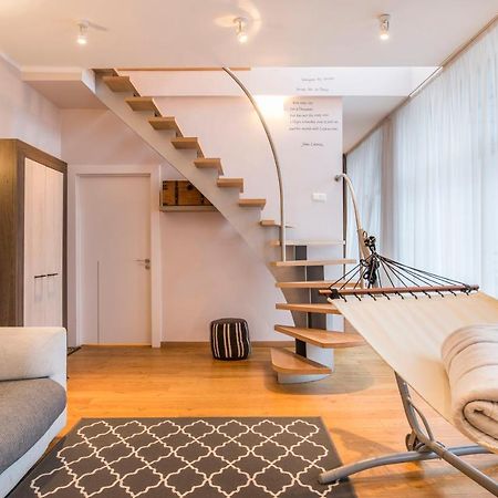 Central 2-Level Penthouse With Terrace And Free Parking リガ エクステリア 写真