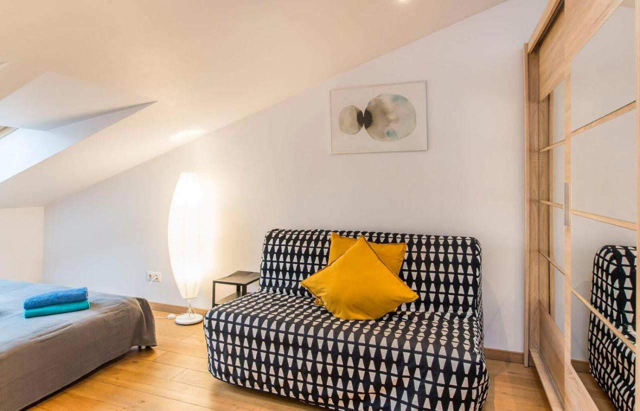 Central 2-Level Penthouse With Terrace And Free Parking リガ エクステリア 写真