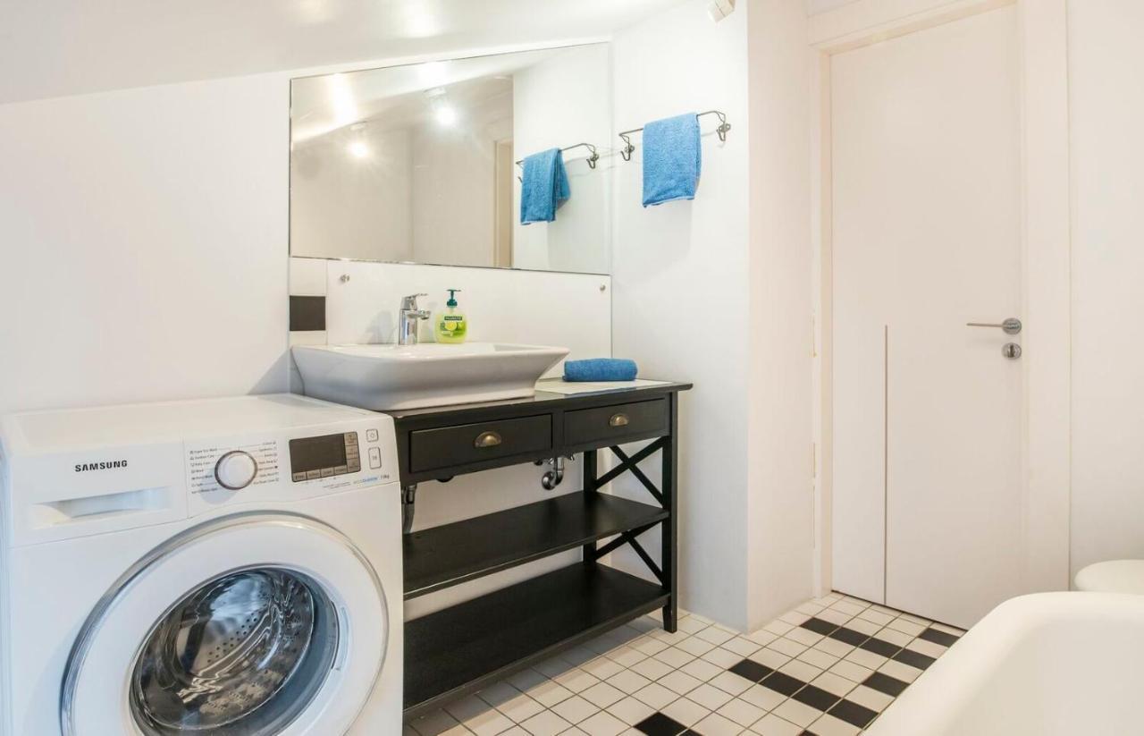 Central 2-Level Penthouse With Terrace And Free Parking リガ エクステリア 写真