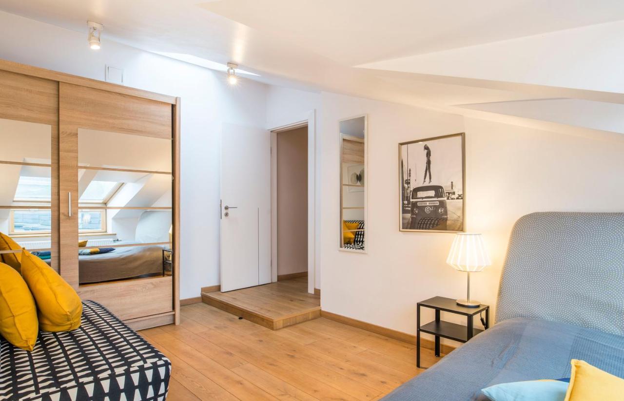 Central 2-Level Penthouse With Terrace And Free Parking リガ エクステリア 写真