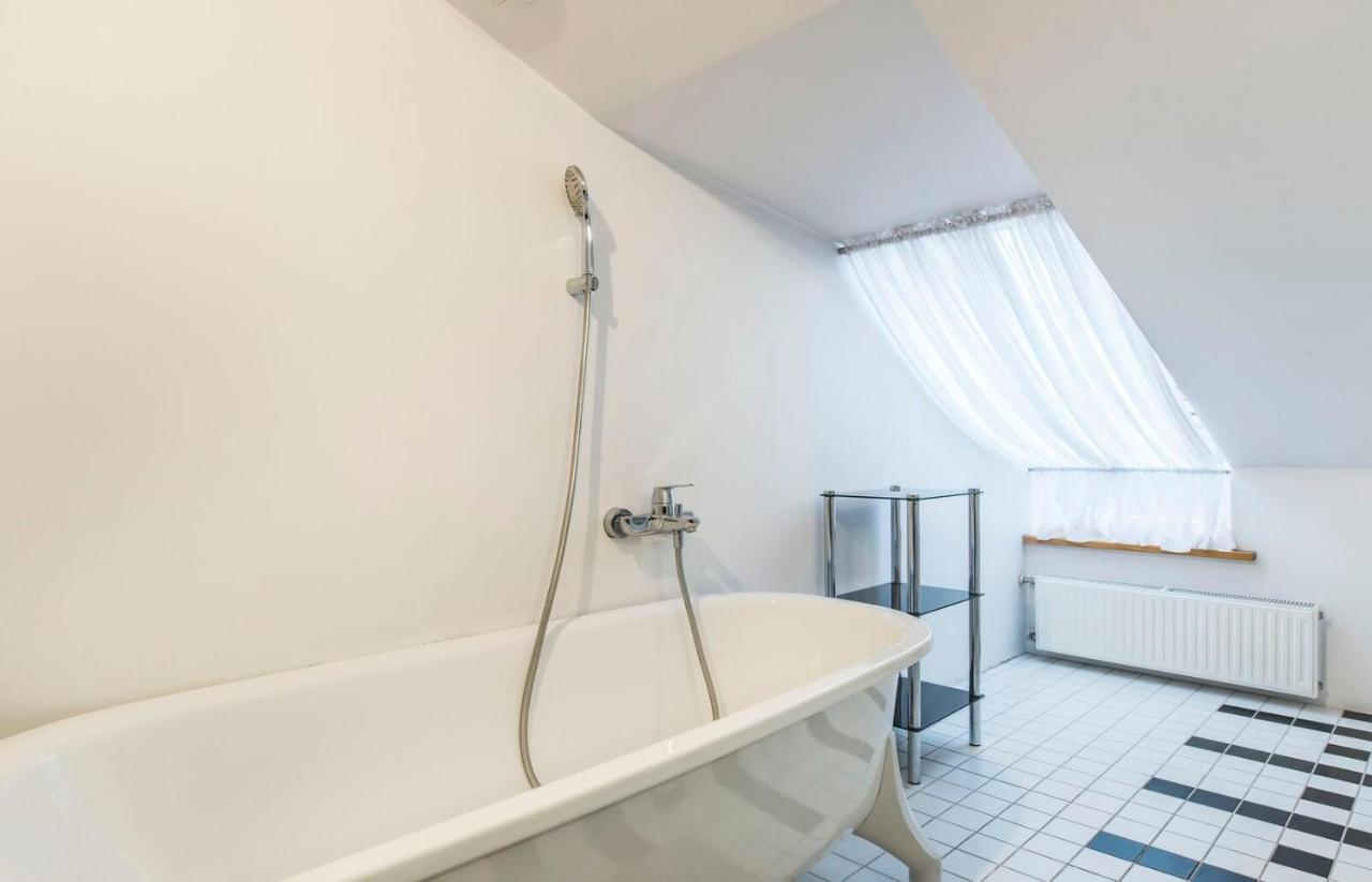 Central 2-Level Penthouse With Terrace And Free Parking リガ エクステリア 写真