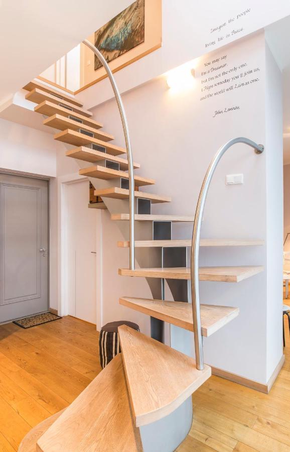 Central 2-Level Penthouse With Terrace And Free Parking リガ エクステリア 写真
