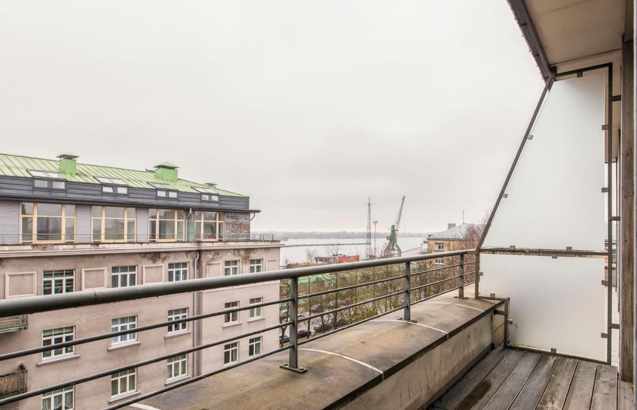 Central 2-Level Penthouse With Terrace And Free Parking リガ エクステリア 写真