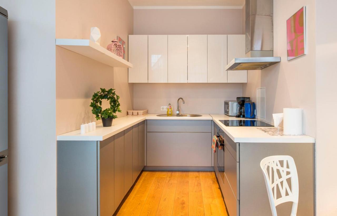 Central 2-Level Penthouse With Terrace And Free Parking リガ エクステリア 写真