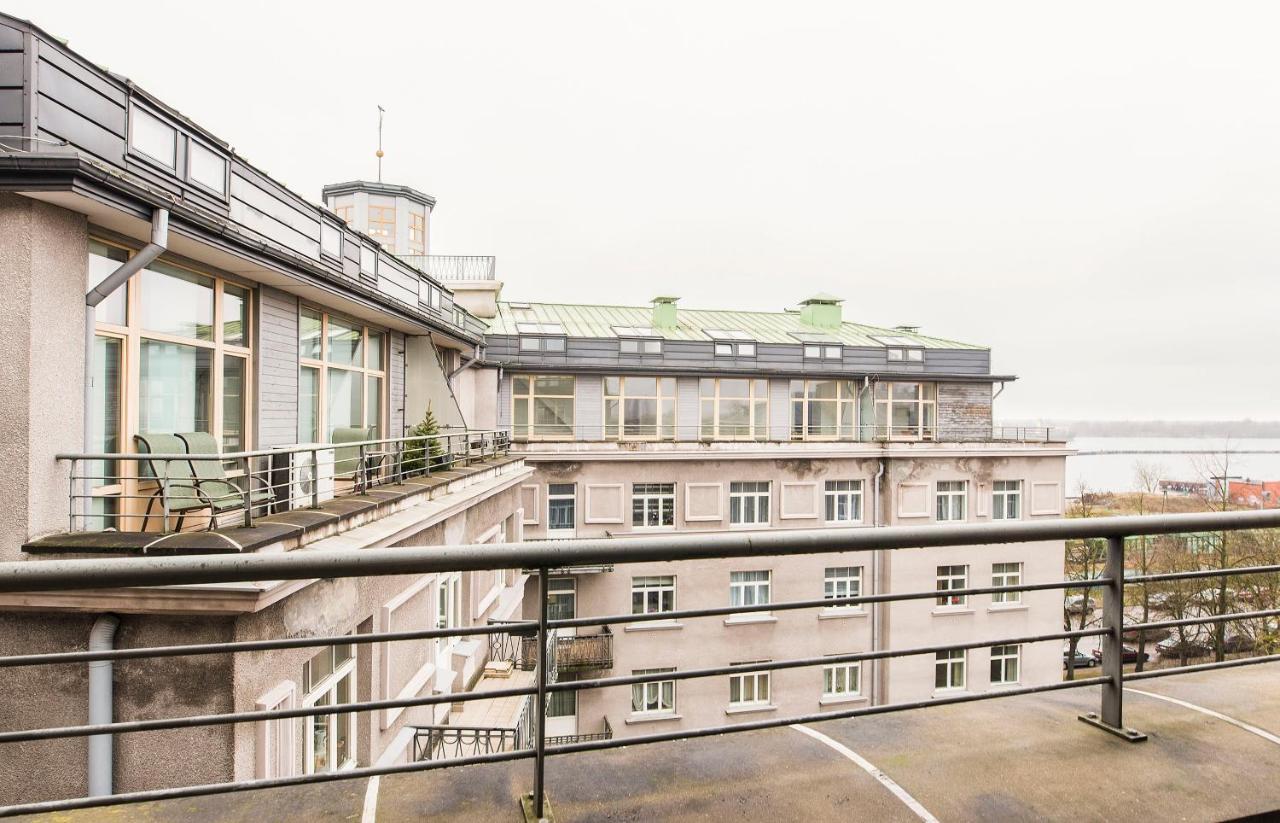 Central 2-Level Penthouse With Terrace And Free Parking リガ エクステリア 写真