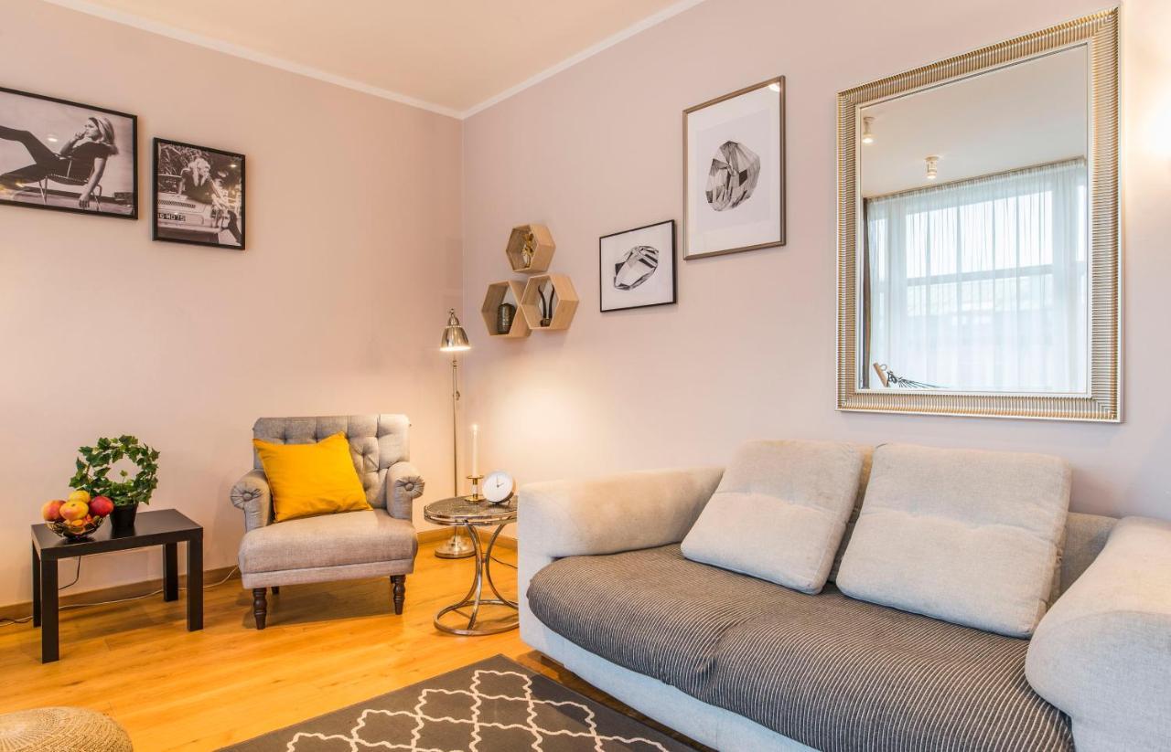 Central 2-Level Penthouse With Terrace And Free Parking リガ エクステリア 写真