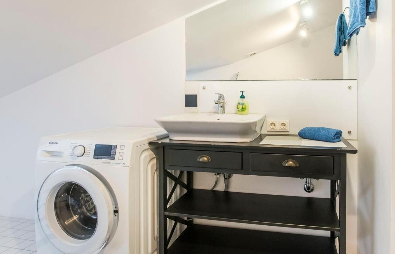 Central 2-Level Penthouse With Terrace And Free Parking リガ エクステリア 写真