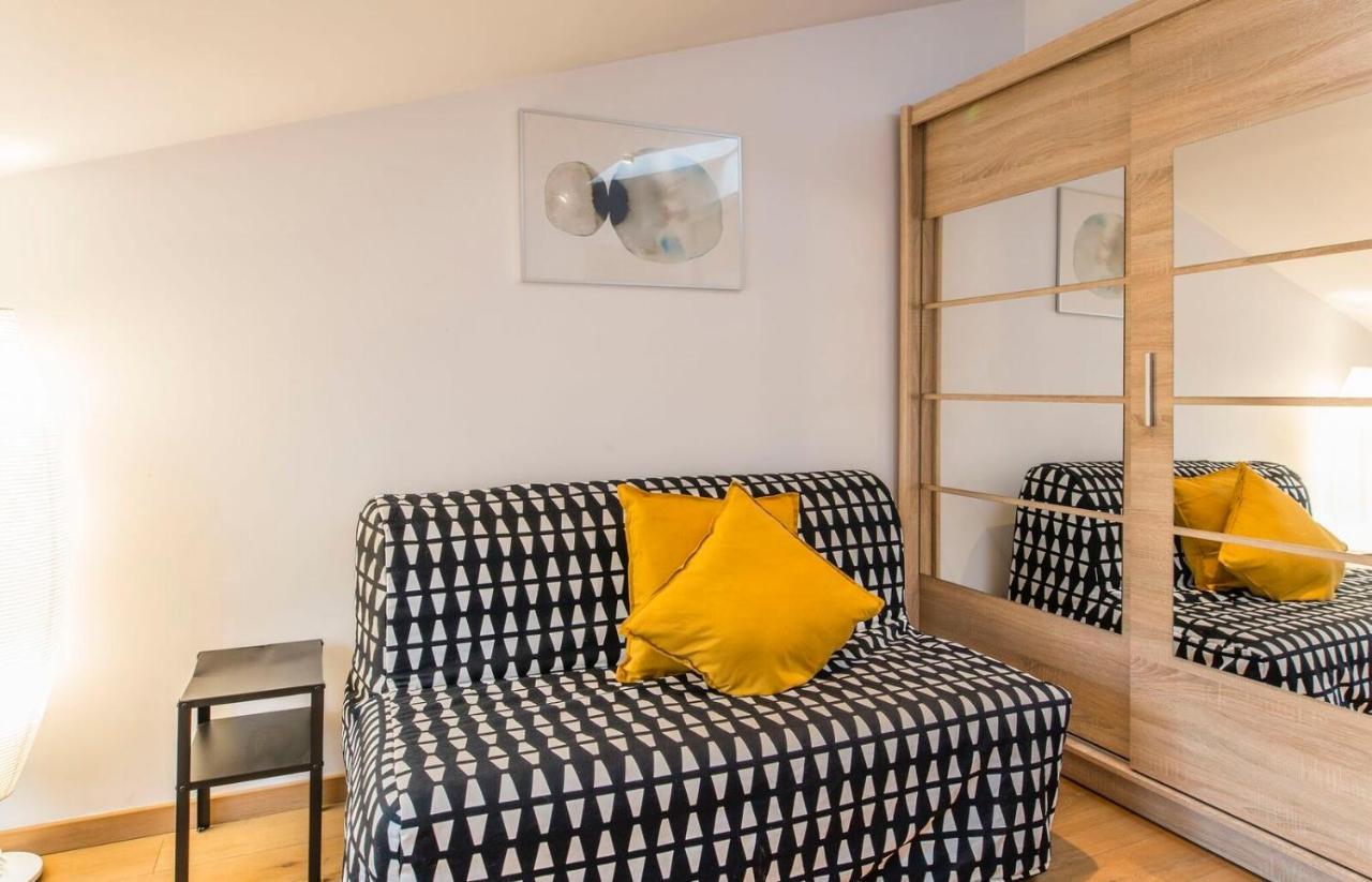 Central 2-Level Penthouse With Terrace And Free Parking リガ エクステリア 写真